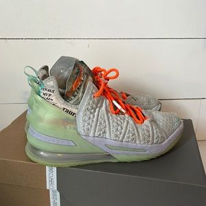 Nike Diana Taurasi x Lebron 18